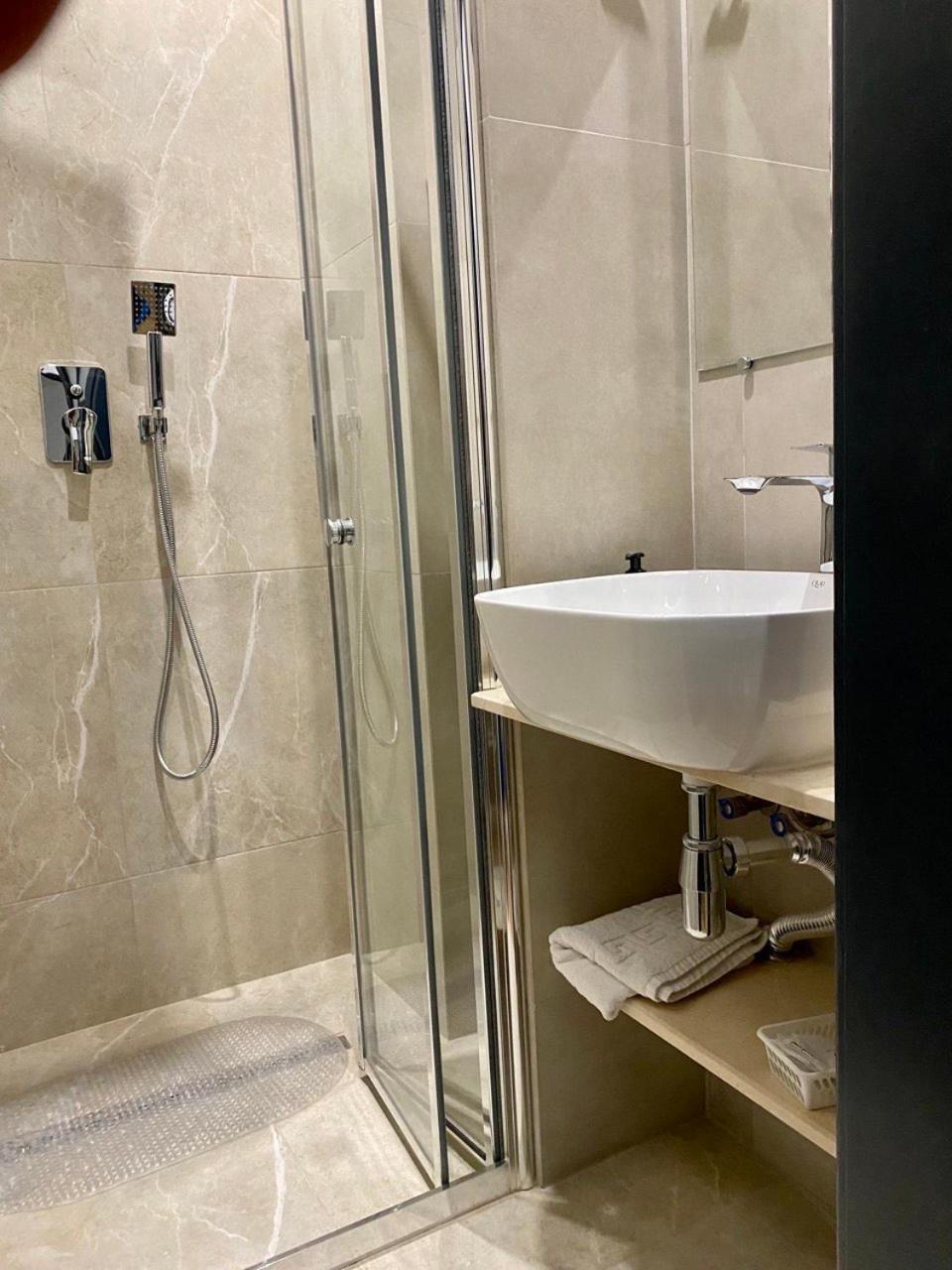 Apartament Lvapart 3 вул ковжуна центр не далеко від ж д вокзалу звітні документи