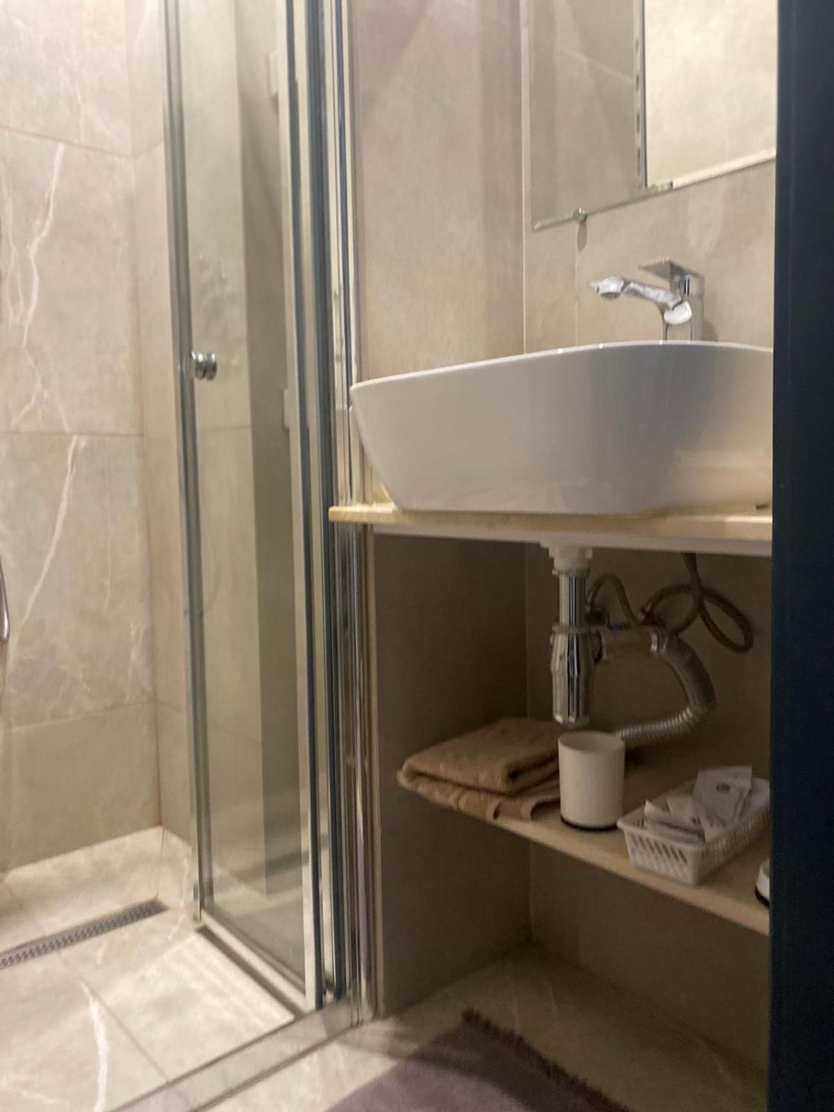 Apartament Lvapart 3 вул ковжуна центр не далеко від ж д вокзалу звітні документи