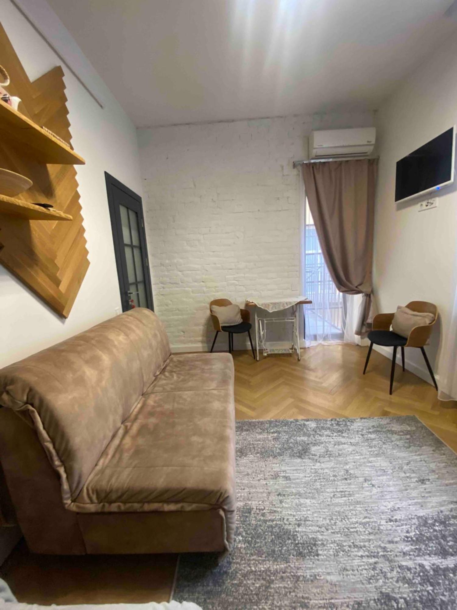 Lvapart 3 вул ковжуна центр не далеко від ж д вокзалу звітні документи Apartament *