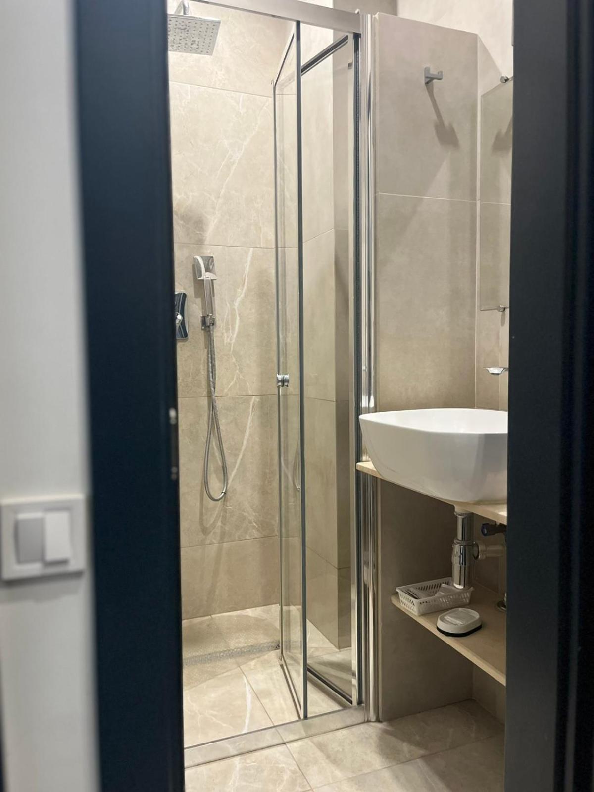 Apartament Lvapart 3 вул ковжуна центр не далеко від ж д вокзалу звітні документи Lwów
